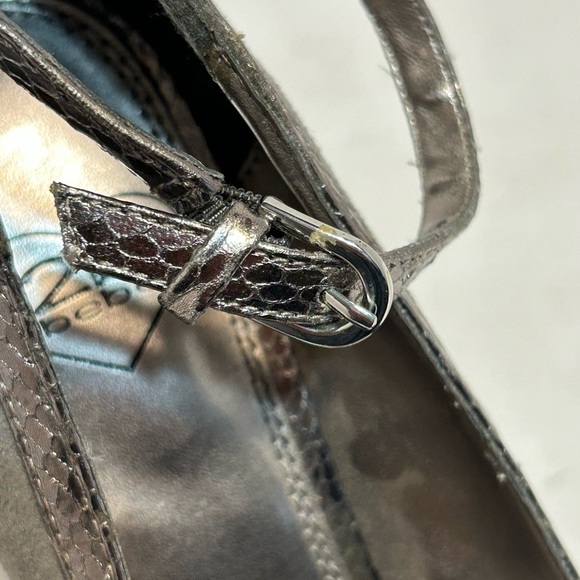 2B Bebe Gray Silver Stiletto Platform Heels Pumps Faux Suede Snake Women Size 8 - Picture 11 of 12